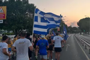 "Ο ΑΠΟΕΛ ΔΕΝ ΞΕΧΝΑ" (φώτος)