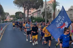 "Ο ΑΠΟΕΛ ΔΕΝ ΞΕΧΝΑ" (φώτος)