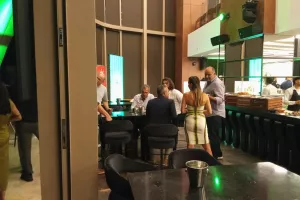 Φαγητό, ποτό και.. βιολί 