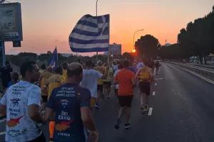 "Ο ΑΠΟΕΛ ΔΕΝ ΞΕΧΝΑ" (φώτος)