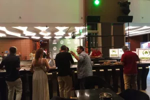 Φαγητό, ποτό και.. βιολί 