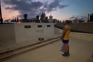 "Ο ΑΠΟΕΛ ΔΕΝ ΞΕΧΝΑ" (φώτος)