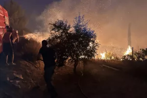 Θύρα 9/"Είμαστε εκεί, μαζί με όσους παλεύουν στην πρώτη γραμμή" 