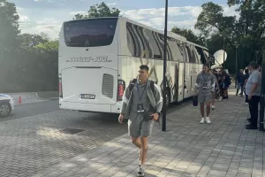 Στο γήπεδο η αποστολή της Πάφος FC (Φώτος kerkida)