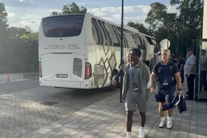 Στο γήπεδο η αποστολή της Πάφος FC (Φώτος kerkida)