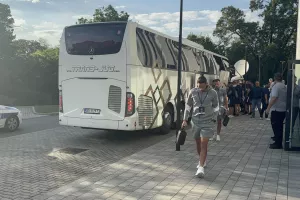 Στο γήπεδο η αποστολή της Πάφος FC (Φώτος kerkida)