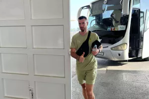 Άφιξη της αποστολής της ΑΕΚ (Φώτος kerkida)