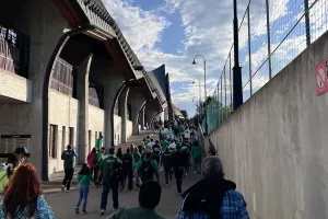 (Βίντεο/Φώτος kerkida) Έφτασαν με... "Σια λα λα λα...Άρης ολέ"