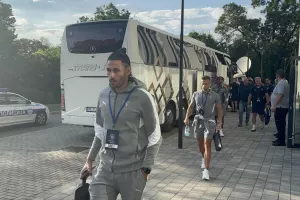 Στο γήπεδο η αποστολή της Πάφος FC (Φώτος kerkida)