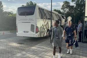 Στο γήπεδο η αποστολή της Πάφος FC (Φώτος kerkida)