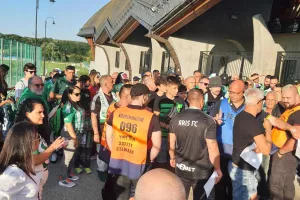 (Βίντεο/Φώτος kerkida) Έφτασαν με... "Σια λα λα λα...Άρης ολέ"