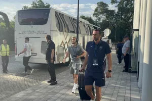 Στο γήπεδο η αποστολή της Πάφος FC (Φώτος kerkida)