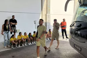 Άφιξη της αποστολής της ΑΕΚ (Φώτος kerkida)
