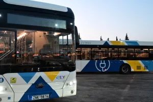 Συνελήφθη οδηγός λεωφορείου για απόπειρα ανθρωποκτονίας, εμβόλισε συνάδελφό του με το όχημα