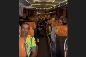 ΒΙΝΤΕΟ με ΑΕΚτζήδες μέσα στο λεωφορείο!