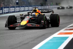 "Ο Μαξ Φερστάπεν θα μείνει στη Red Bull το 2026"