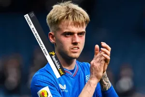ΕΠΑΝΕΡΧΟΝΤΑΙ για Ross McCausland