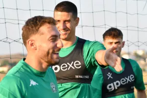 (Φώτος) "Πατήσαμε γρασίδι"