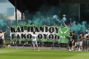 Δυναμικό παρών με καπνογόνα από τους φίλους του Παναθηναϊκού στο φιλικό με Μπράγκα (φώτος)