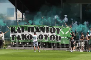 Δυναμικό παρών με καπνογόνα από τους φίλους του Παναθηναϊκού στο φιλικό με Μπράγκα (φώτος)