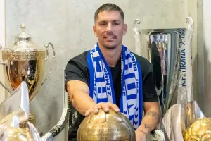 Ο Γιώργος Βαλεριάνος υπέγραψε στα Τίρανα