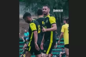 Βαριά φιλική ήττα  (Ατζίλι και άλλοι)