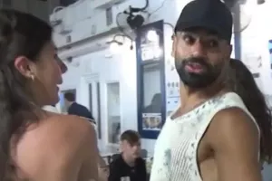 Θαυμάστριες του Σαλάχ τον κυνηγούσαν στη Μύκονο (βίντεο)