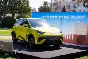Η BYD παρουσίασε το νέο αμιγώς ηλεκτρικό DOLPHIN SURF
