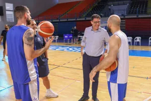 Η ΚΟΚ τιμάει τους παλαίμαχους των Εθνικών της ομάδων ενόψει  Ευρωμπάσκετ