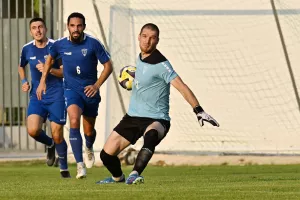 Σε τρεις διαφορετικές ομάδες