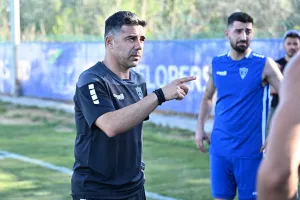 Τους δείχνει το δρόμο...