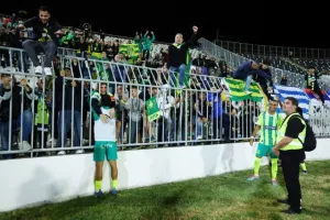 (ΒΙΝΤΕΟ Κerkida) Παίκτες και κόσμος... έγιναν ένα μετά την μεγάλη πρόκριση! 