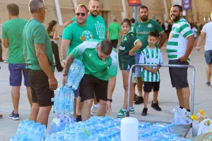(Φώτος Kerkida) Συλλογή ειδών πρώτης ανάγκης στο ΓΣΠ