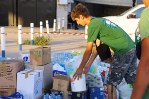(Φώτος Kerkida) Συλλογή ειδών πρώτης ανάγκης στο ΓΣΠ