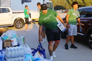 (Φώτος Kerkida) Συλλογή ειδών πρώτης ανάγκης στο ΓΣΠ