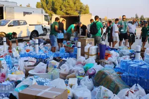 (Φώτος Kerkida) Συλλογή ειδών πρώτης ανάγκης στο ΓΣΠ
