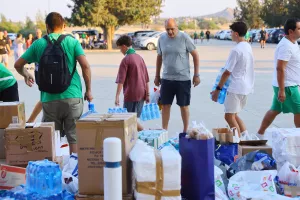 (Φώτος Kerkida) Συλλογή ειδών πρώτης ανάγκης στο ΓΣΠ