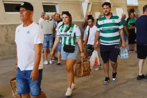 (Φώτος Kerkida) Συλλογή ειδών πρώτης ανάγκης στο ΓΣΠ