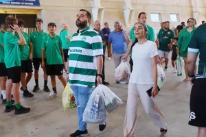 (Φώτος Kerkida) Συλλογή ειδών πρώτης ανάγκης στο ΓΣΠ
