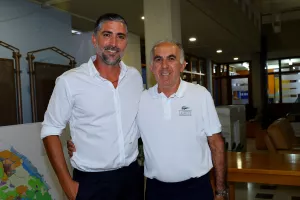Μία φωτογραφία, δύο... χρυσά παπούτσια!
