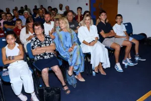 (ΦΩΤΟΣ kerkida) Η ΕΝΠ τίμησε τον ΣΠΟΥΔΑΙΟ Μιχάλη Κωνσταντίνου!