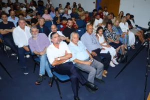 (ΦΩΤΟΣ kerkida) Η ΕΝΠ τίμησε τον ΣΠΟΥΔΑΙΟ Μιχάλη Κωνσταντίνου!