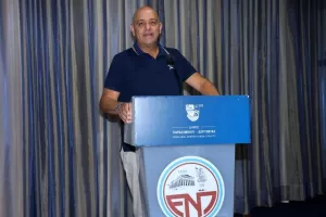 (ΦΩΤΟΣ kerkida) Η ΕΝΠ τίμησε τον ΣΠΟΥΔΑΙΟ Μιχάλη Κωνσταντίνου!