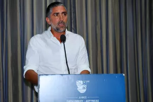Μικρή...για Μιχαλάκη (Φώτο)