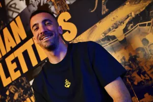 ΑΕΛ/Καλωσόρισμα και πόζες από Dusan