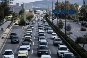Κίνηση: Ουρές χιλιομέτρων στον Κηφισό - Καθυστερήσεις και στην Αττική Οδό