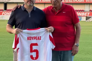 ΦΩΤΟΣ από την ερυθρόλευκη πρώτη 