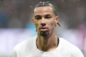 Η Λίβερπουλ προχωρά σε συζητήσεις με την Άιντραχτ για τον Εκιτικέ