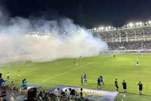 Άναψαν καπνογόνα οι Ισραηλινοί - Προσωρινή διακοπή (Φώτος/Βίντεο Kerkida)