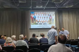 (ΦΩΤΟΣ kerkida) Η ΕΝΠ τίμησε τον ΣΠΟΥΔΑΙΟ Μιχάλη Κωνσταντίνου!